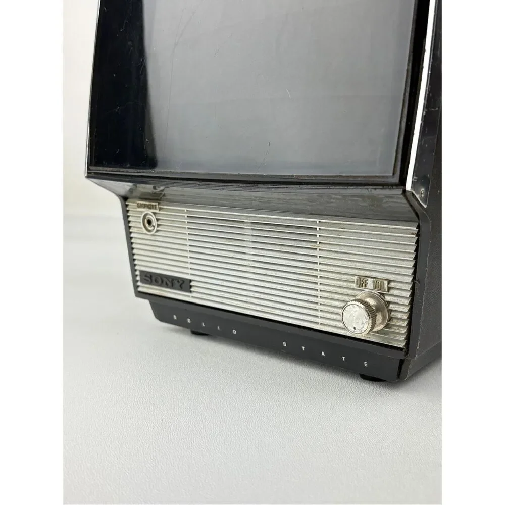 Vintage Sony TV-700U Television TV 7in Screen Portable Black & White FOR PARTS